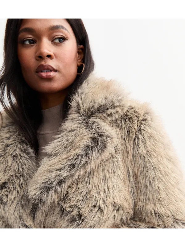 Curves Grey Cropped Faux Fur Jacket - Image 3