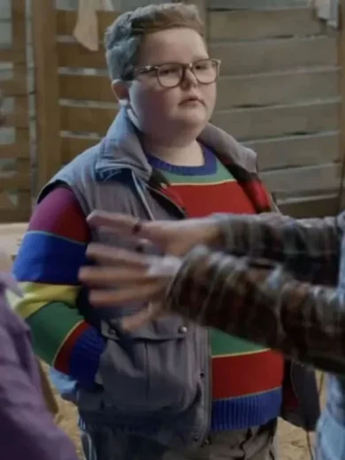 Jake Connelly Stranger Things S05 Grey Vest