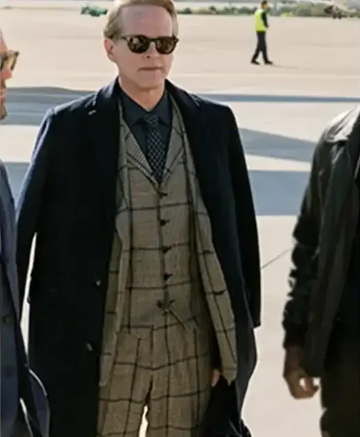 Operation Fortune Ruse de guerre Nathan Jasmine Vest