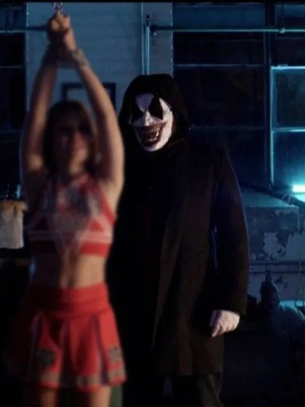 Deinfluencer 2022 Charles Black Coat