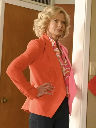 Wel­come to Flatch S02 Jaime Pressly Dou­ble Breast­ed Blaz­er