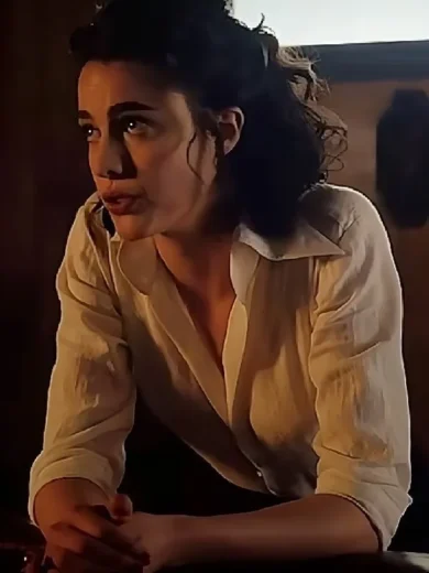 Honey Don’t! 2025 Margaret Qualley White Shirt